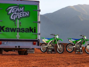 General Formulations 230 AUTOMARK™ 2.4 mil gloss white wrap vinyl Grey repositionable adhesive