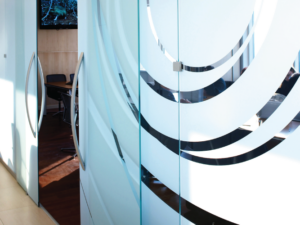 General Formulations 790AE PRINT-N-PRIVACY™ 3.0 mil polymeric glass etch vinyl (light) Clear solvent permanent adhesive - Image 2